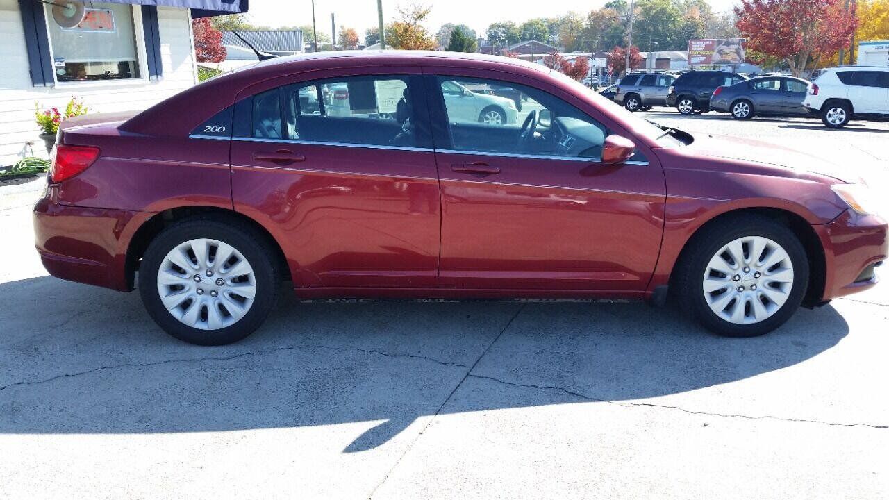 Used 2014 Chrysler 200 LX FWD image 4