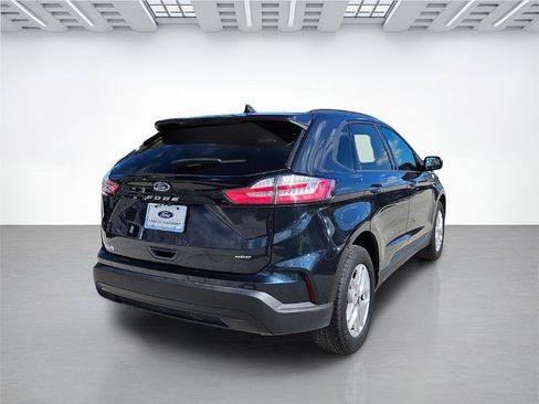 Certified 2024 Ford Edge SE image 5