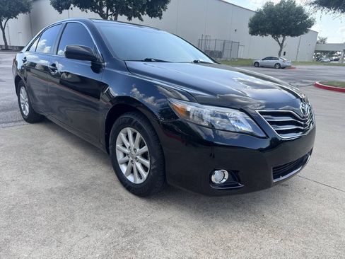 Used 2011 Toyota Camry XLE w/ SE/XLE Extra-Value Pkg FWD image 3