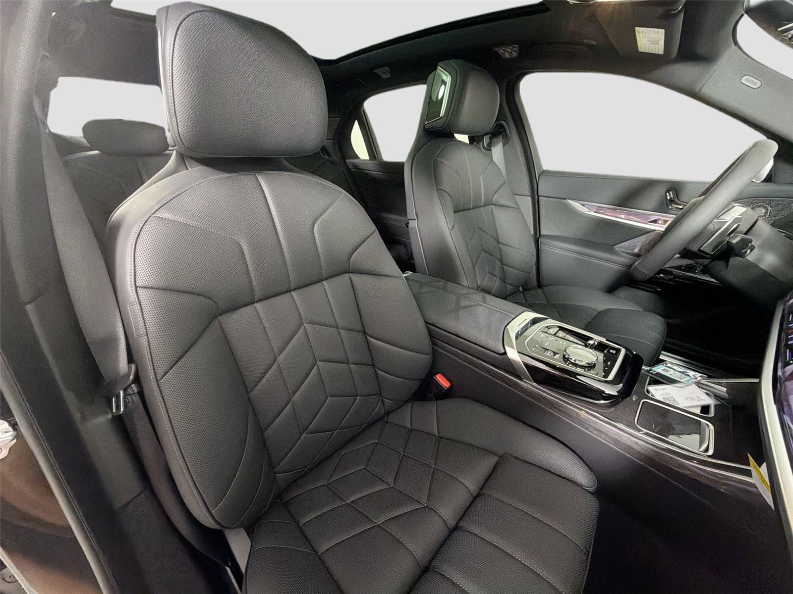New 2026 BMW 750e xDrive w/ Executive Package AWD/4WD image 26