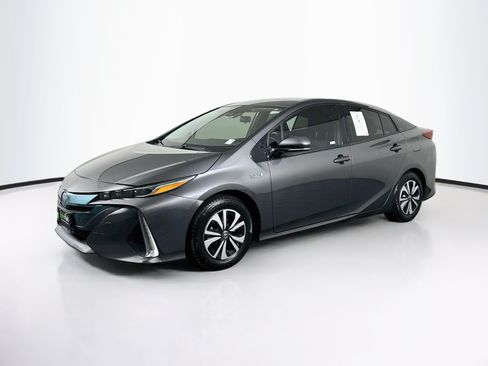 Used 2018 Toyota Prius Prime Premium FWD image 3