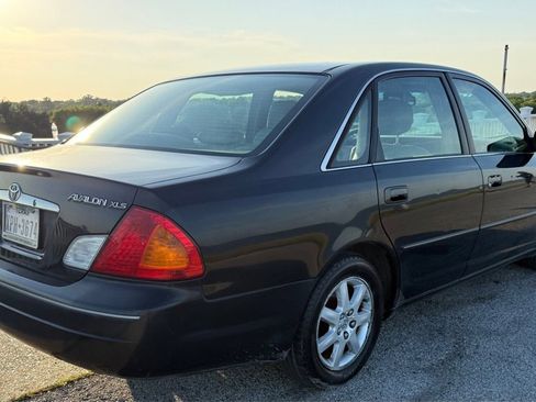 Used 2000 Toyota Avalon XLS FWD image 5