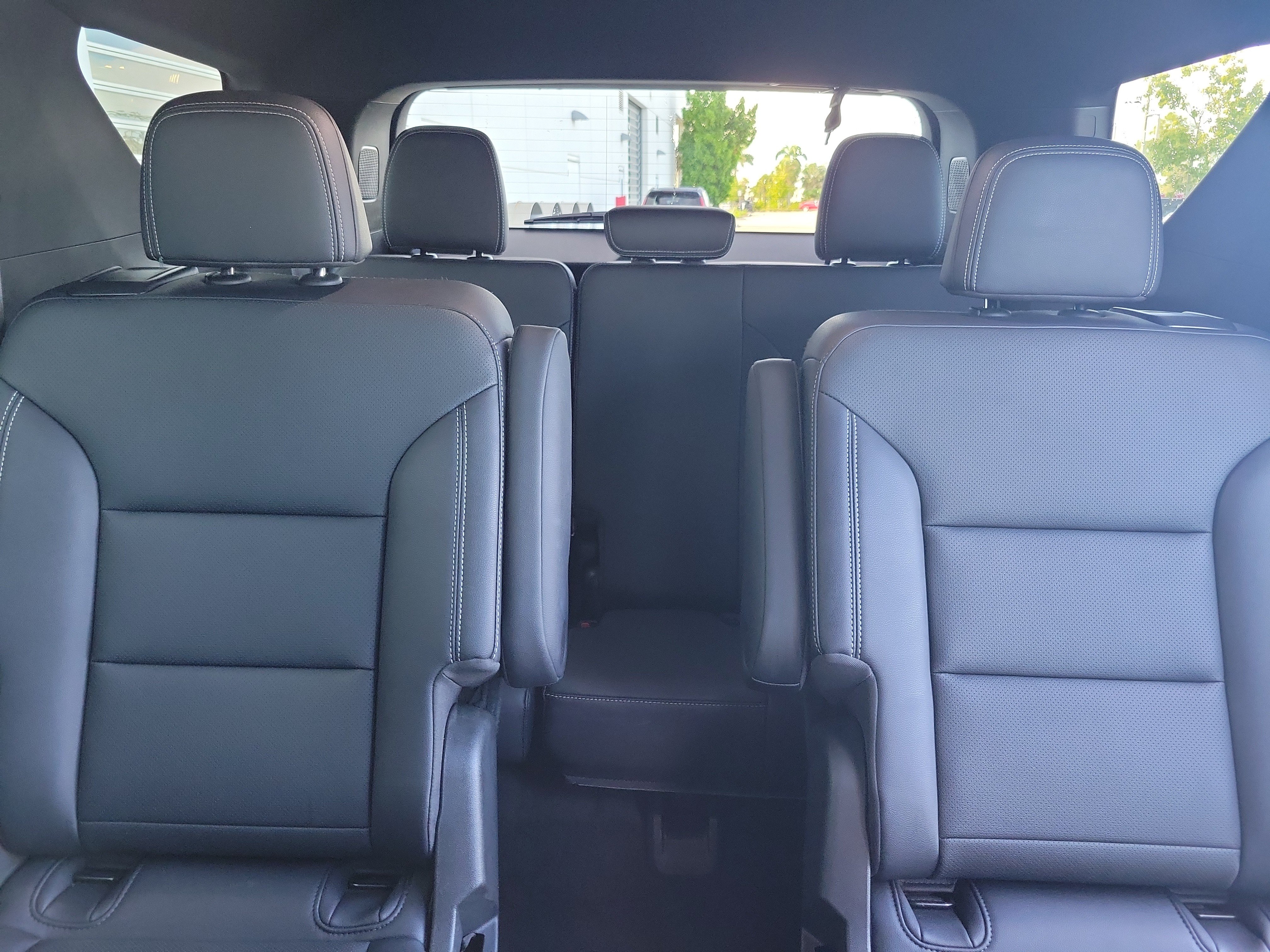 Used 2025 Chevrolet Traverse LT AWD/4WD image 19
