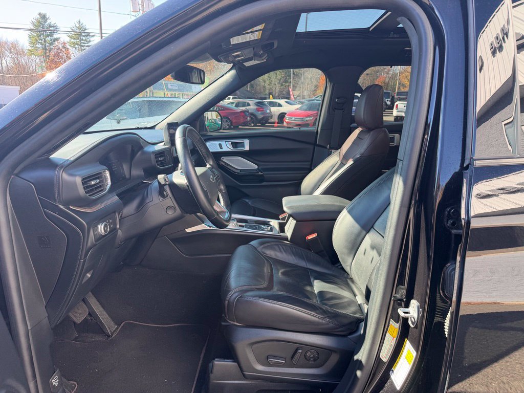Used 2022 Ford Explorer Platinum w/ Equipment Group 601A AWD/4WD image 9