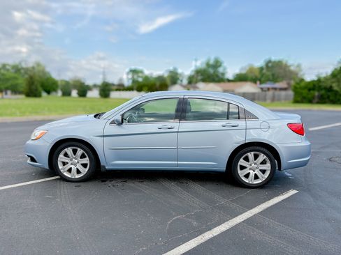 Used 2013 Chrysler 200 Touring FWD image 7