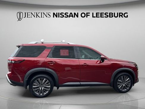 Certified 2023 Nissan Pathfinder SL w/ SL Premium Package FWD image 2