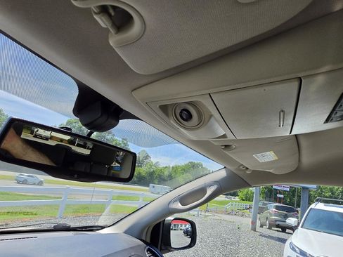 Used 2013 Chrysler Town & Country Touring-L w/ Driver Convenience Group FWD image 17