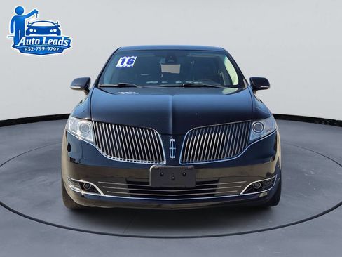 Used 2016 Lincoln MKT AWD image 4