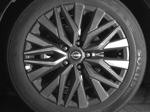 Used 2024 Nissan Altima 2.5 SV image 12