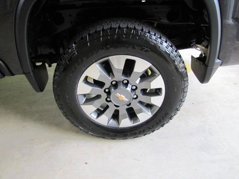 Used 2024 Chevrolet Silverado 2500 Custom w/ Custom Value Package image 33