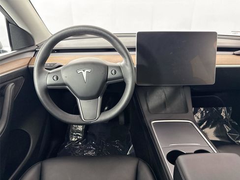 Used 2024 Tesla Model Y Long Range image 28