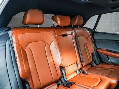 Certified 2025 Audi Q8 Prestige AWD/4WD image 8