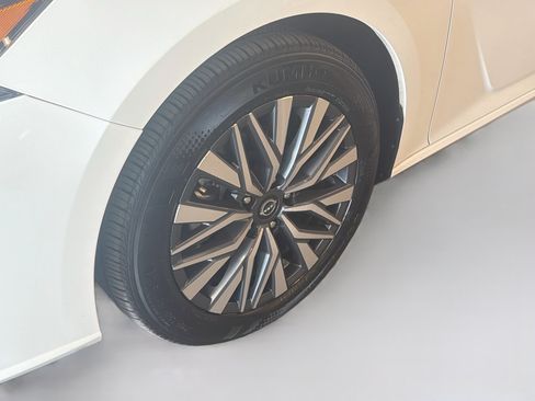 Used 2025 Nissan Altima 2.5 SV FWD image 11