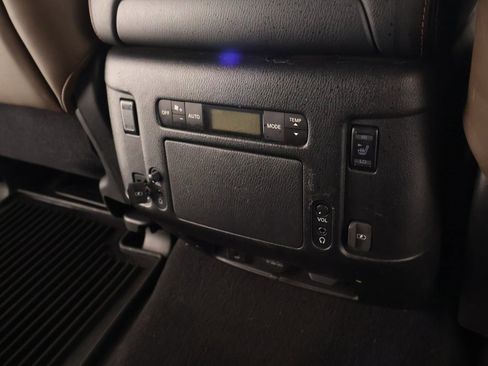 Used 2019 Nissan Armada Platinum w/ Captain's Chairs Package image 18