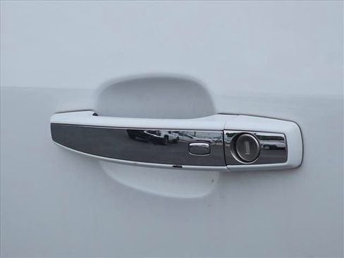 Used 2018 Chevrolet Trax LT w/ LT Convenience Package FWD image 23