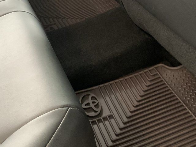 Used 2019 Toyota RAV4 XLE Premium FWD image 37