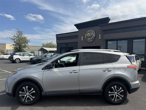 Used 2016 Toyota RAV4 LE AWD/4WD image 2
