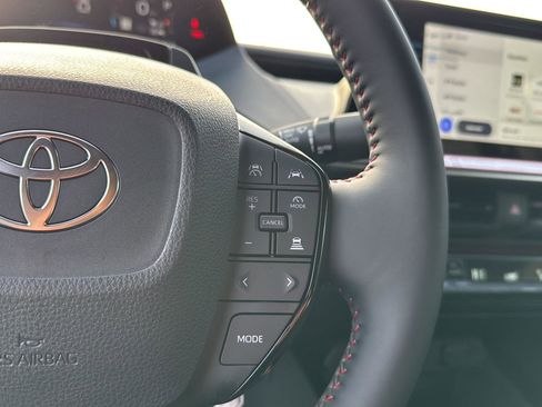 New 2025 Toyota Prius Plug-In Hybrid image 18