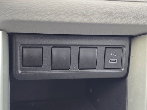 Used 2024 Toyota Corolla Cross L image 18