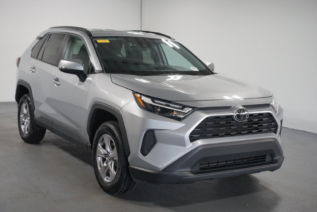 Certified 2025 Toyota RAV4 XLE FWD image 3