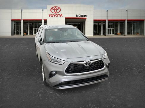 New 2026 Toyota Highlander Platinum AWD/4WD image 5