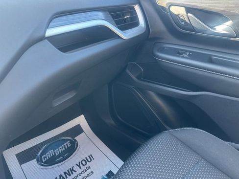Used 2024 GMC Terrain SLE image 25
