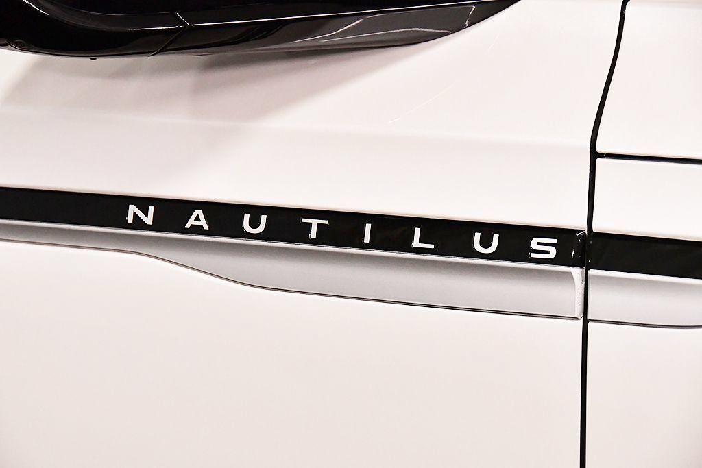 Used 2024 Lincoln Nautilus Reserve w/ Equipment Group 202A AWD/4WD image 12