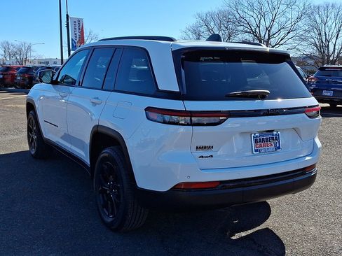Used 2024 Jeep Grand Cherokee Altitude image 4