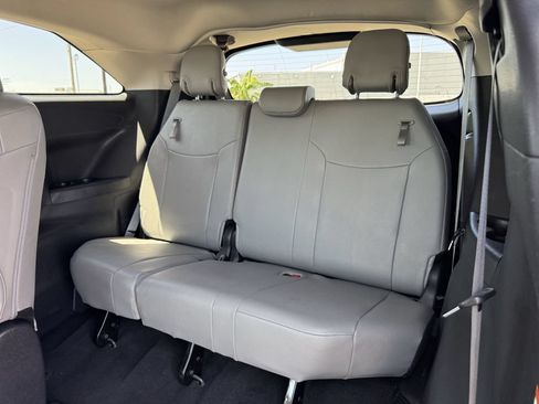 Used 2025 Toyota Sienna XLE FWD image 26