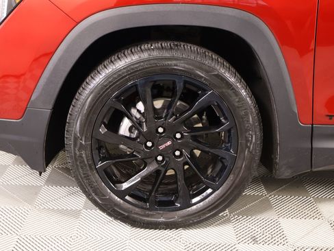 Used 2024 GMC Terrain SLE w/ Driver Convenience Package image 17