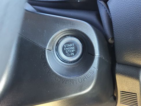 Used 2023 Jeep Renegade Latitude image 19