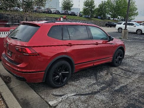 Used 2024 Volkswagen Tiguan SE R-Line AWD/4WD image 5