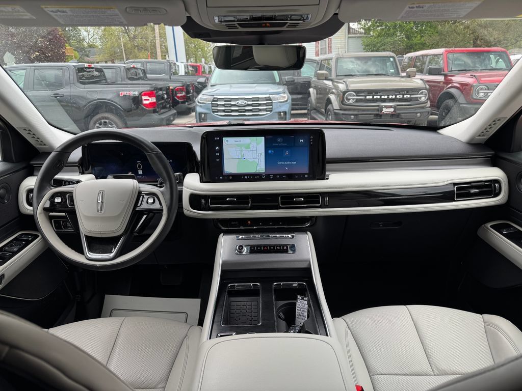 Used 2025 Lincoln Aviator AWD w/ Equipment Group 101A image 24