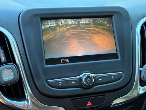 Used 2021 Chevrolet Equinox LT FWD image 19