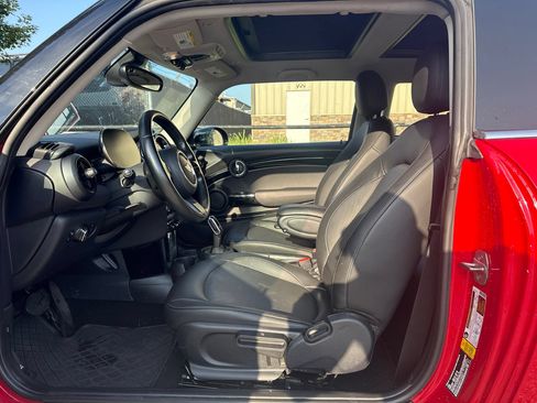 Used 2023 MINI Cooper 2-Door Hardtop FWD image 12