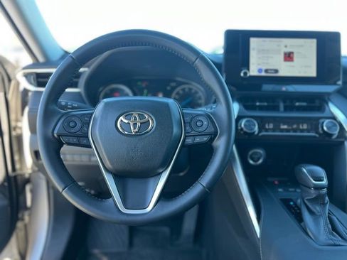 Certified 2024 Toyota Venza LE image 11