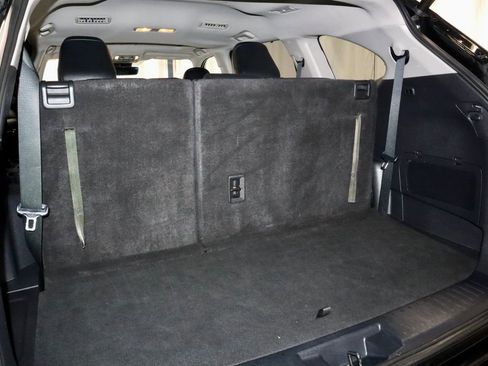 Used 2023 Toyota Highlander XLE AWD/4WD image 16