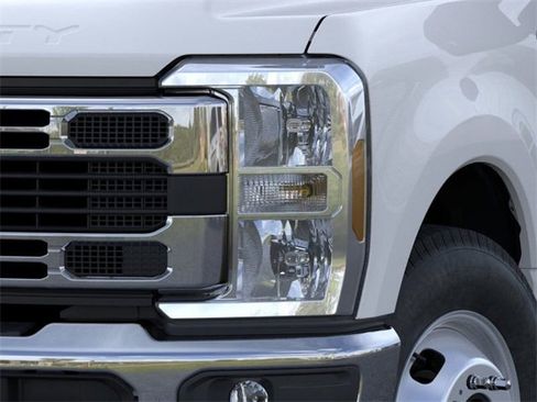 New 2025 Ford F350 XL w/ XL Chrome Package image 18