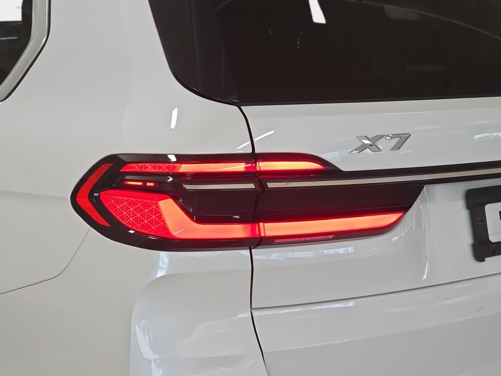 Certified 2023 BMW X7 xDrive40i w/ Premium Package AWD/4WD image 33
