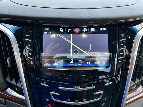 Used 2019 Cadillac Escalade Luxury w/ Escalade Sport Edition AWD/4WD image 17