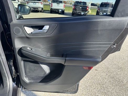 Certified 2025 Ford Escape Platinum w/ Premium Technology Package image 31