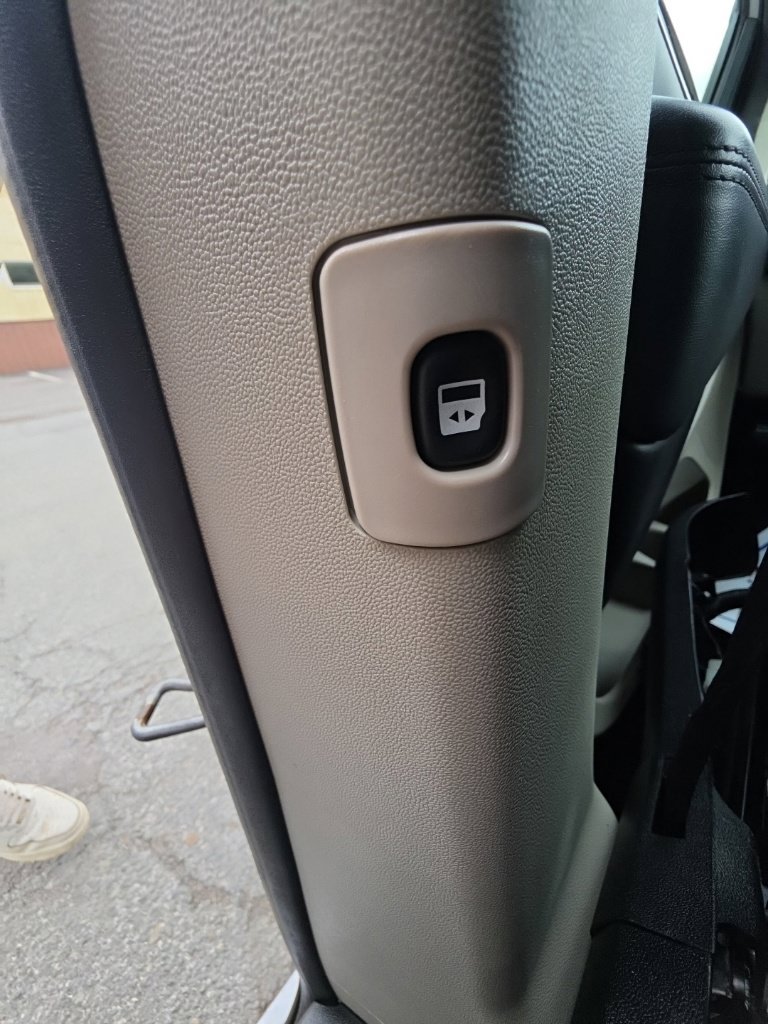 Used 2014 Dodge Grand Caravan SXT w/ Rear Park Assist Package FWD image 31