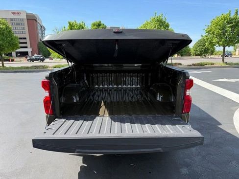 Used 2023 Chevrolet Silverado 1500 LT w/ Z71 Off-Road Package AWD/4WD image 5