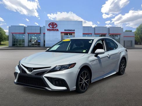 Certified 2023 Toyota Camry SE FWD image 1