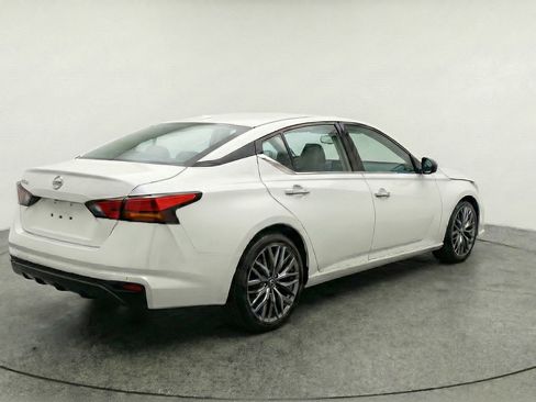 Used 2025 Nissan Altima 2.5 SV image 9