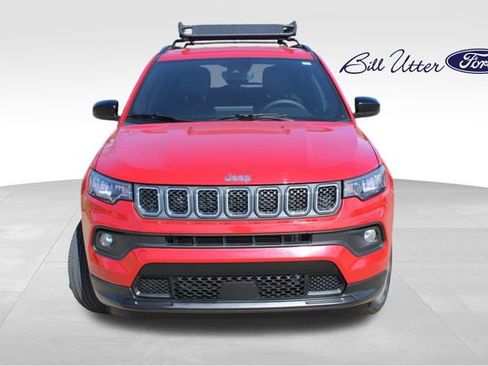Used 2023 Jeep Compass Latitude image 2
