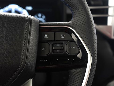 Used 2025 Toyota Tundra Platinum image 28