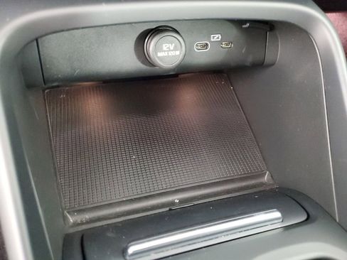 Used 2023 Volvo XC40 B5 Core w/ Climate Package image 18