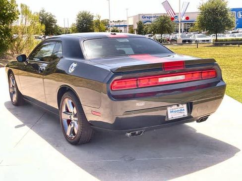 Used 2013 Dodge Challenger SXT RWD image 5