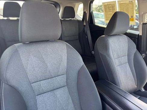 Used 2025 Nissan Rogue SV FWD image 38